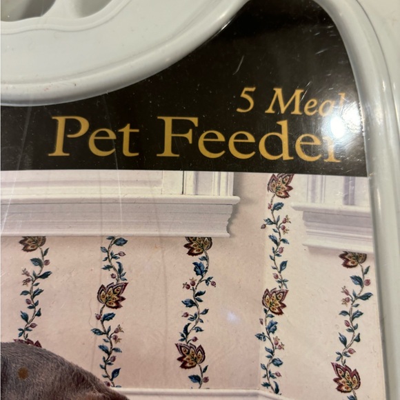 PetSafe 5 five meal pet feeder used once works fine pet didn’t like it - Picture 5 of 6